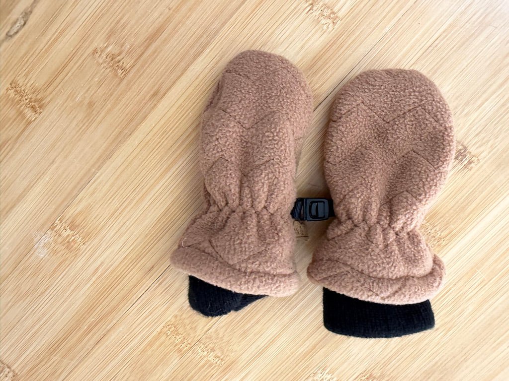 Jan and Jul Fleece Mittens – 3-9 Months | Brown Bear - Nest and Sprout-Consignment
