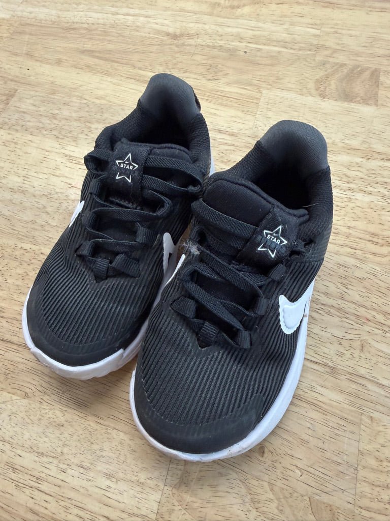 Nike Sneakers – 7 - Nest and Sprout - Consignment
