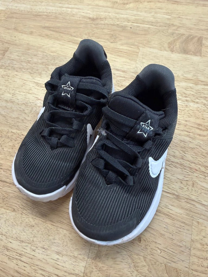 Nike Sneakers – 7 - Nest and Sprout - Consignment