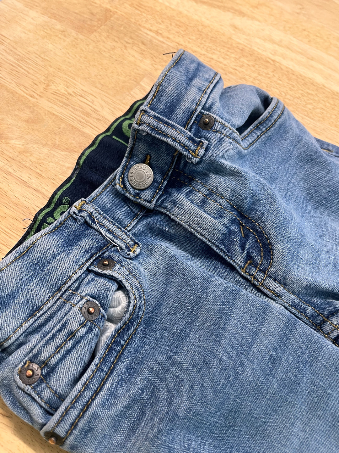 Levi's Elastic Waist Jeans – 2T | Medium Wash