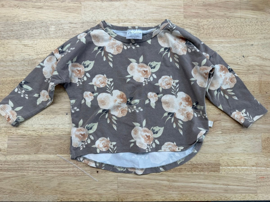 Jax & Lennon Batwing Neutral Floral Shirt – 12–18M | Excellent - Nest and Sprout-Consignment
