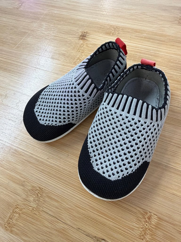 See Kai Run Shoe – 6 | Black and Grey | Indoor Shoe Style - Nest and Sprout-Consignment