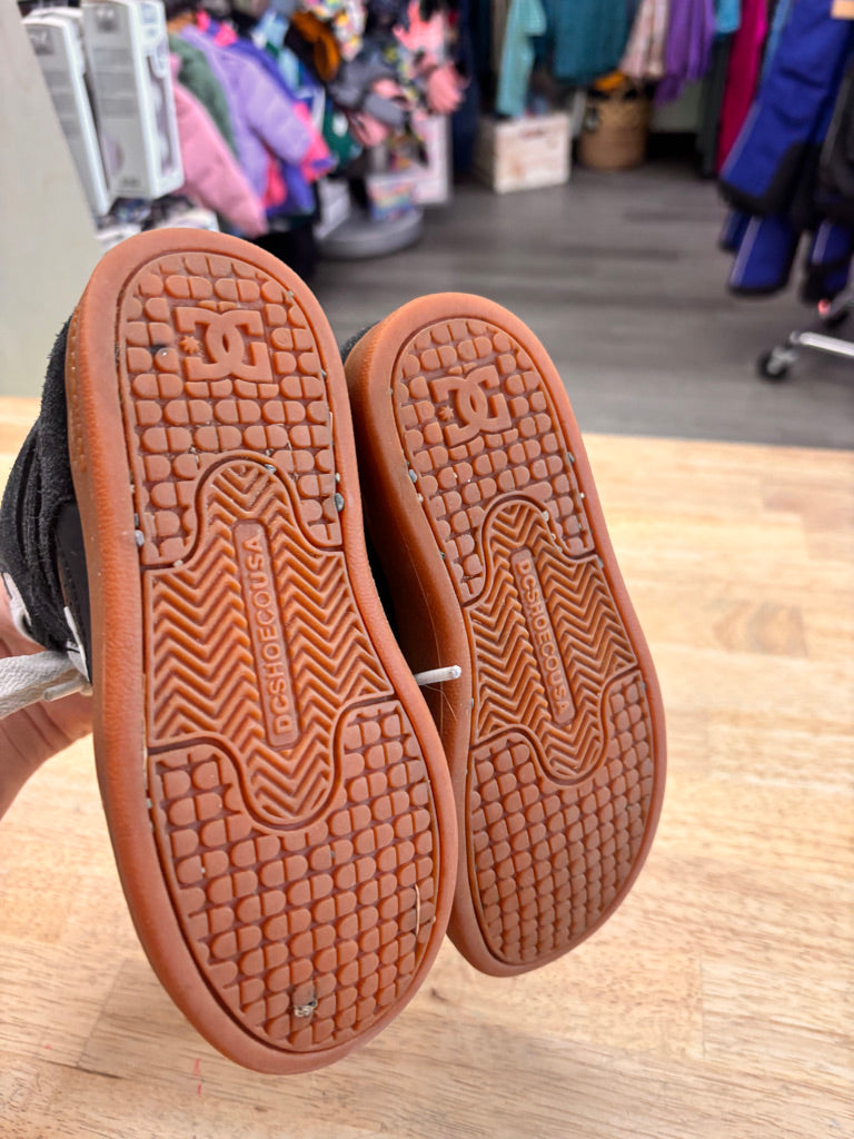 DC High-Top Shoes – 12