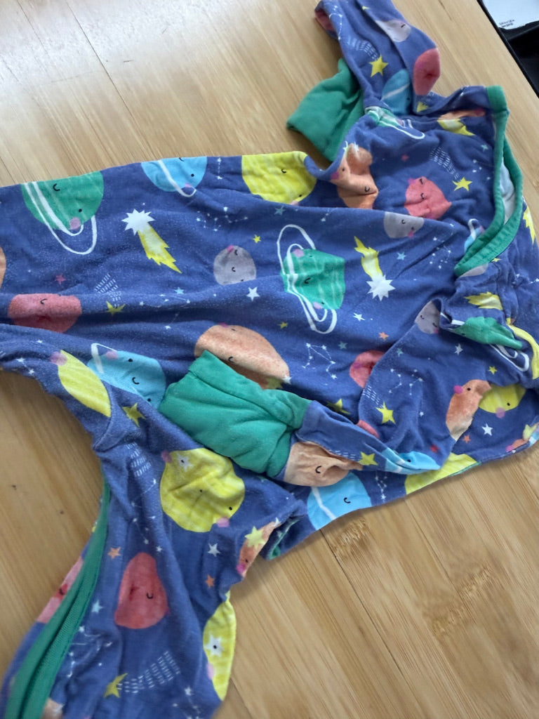 Little Sleepies Planet Moon Footless Sleeper – 6–12M | Turnover Hands & Feet Crotch Zip | Play
