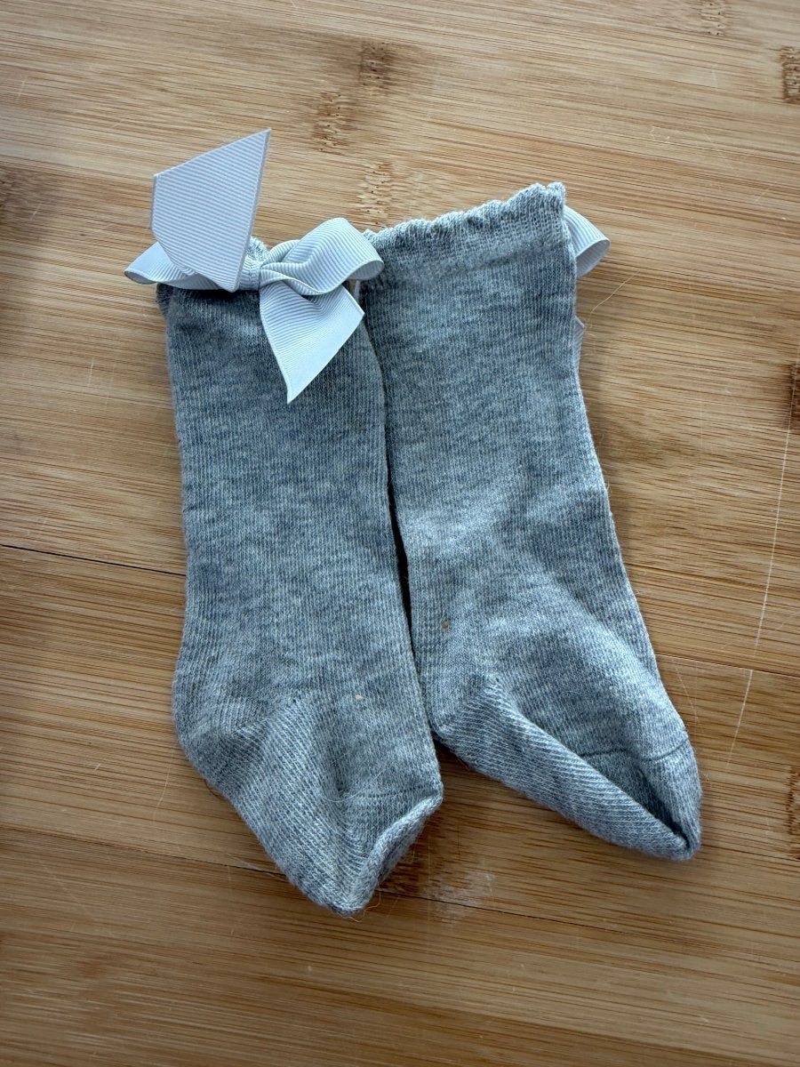 Infant Socks – 12-24 Months (Estimated) | Grey | Bow - Nest and Sprout-Consignment