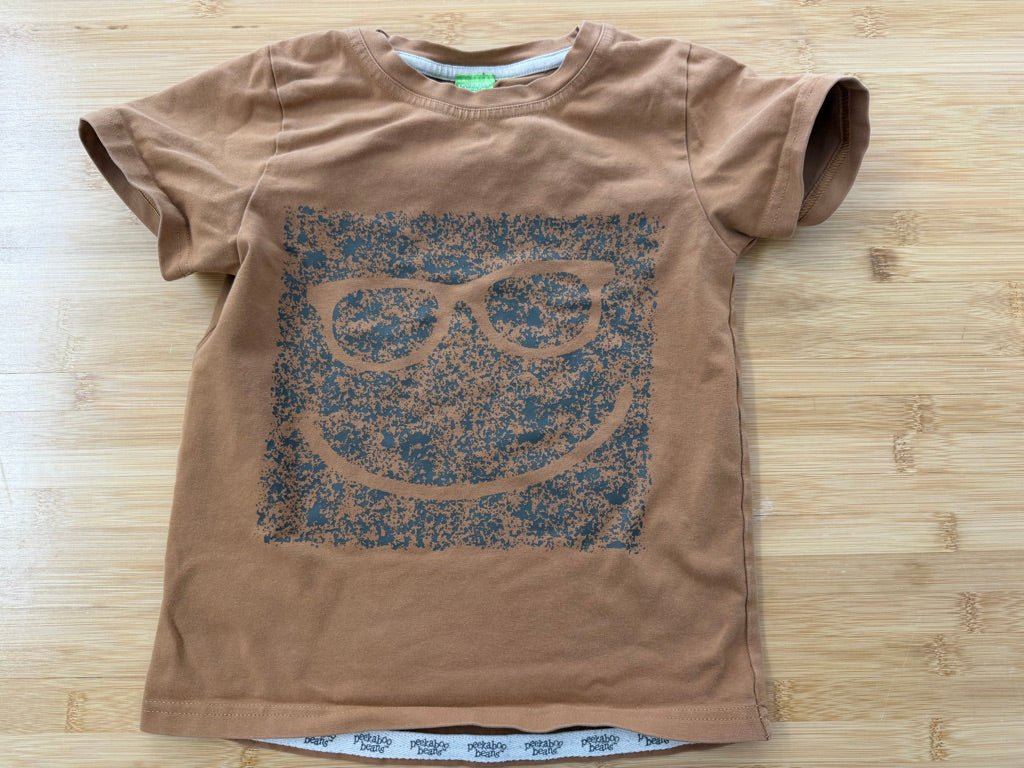 Peekaboo Beans Sunglasses Graphic Tee – | Brown Short Sleeve - Nest and Sprout-Consignment