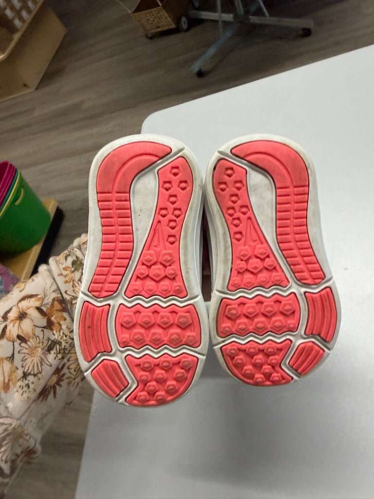 Nike Runners – 3 | Grey & Pink Logo - Nest and Sprout - Consignment