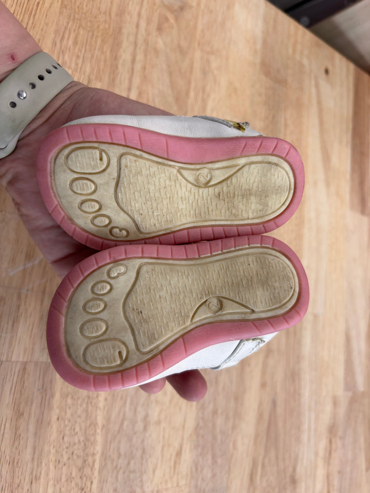 Nevada Size 2 Mary Jane Shoes