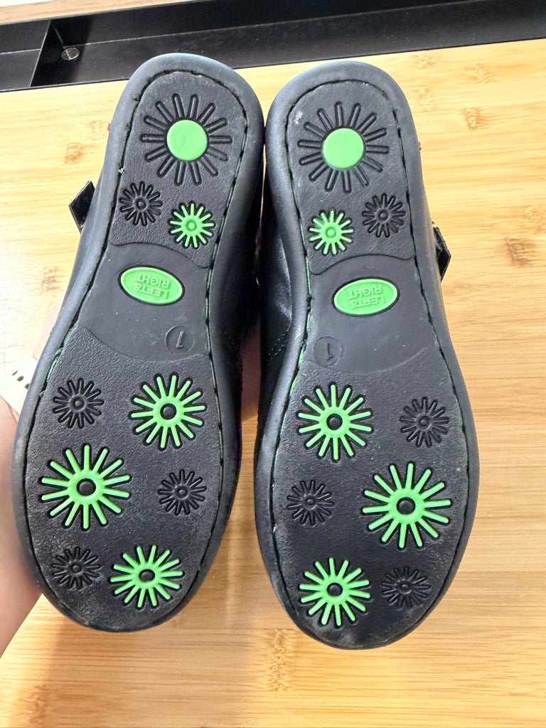 Left & Right Mary Jane Shoes – Junior 1 | Black - Nest and Sprout - Consignment