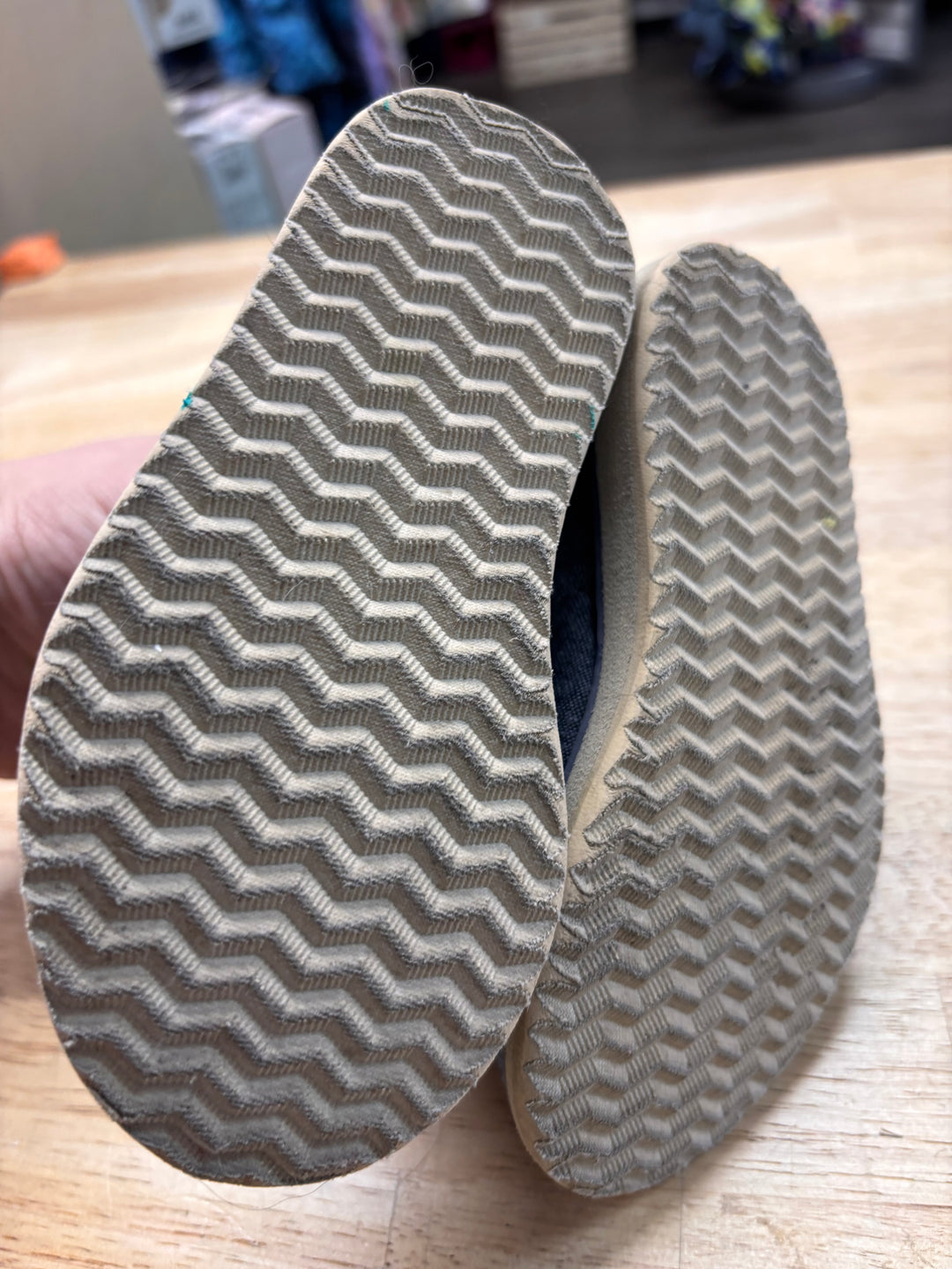 Toms Chambray Slip-On Shoes – Size 6