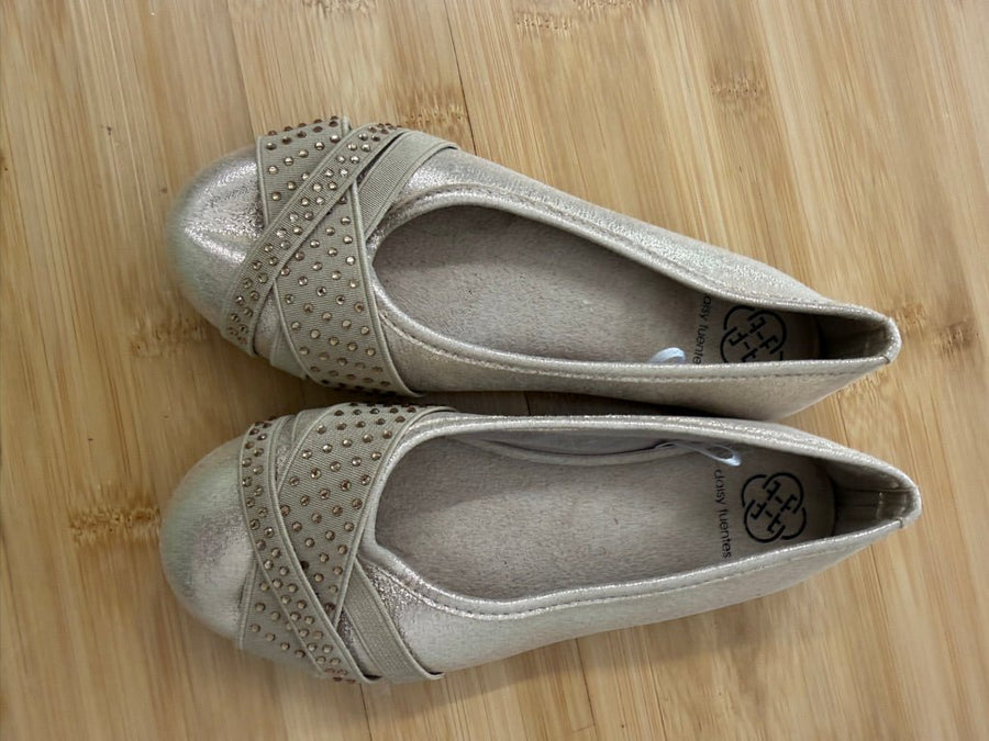 Daisy Fuentes Ballet Flats – Youth 1 (EU 32) | Gold Decorative Toe Excellent - Nest and Sprout-Consignment