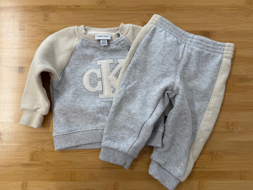 Calvin Klein Sweatshirt & Sweatpants Set – 12M | Grey & Cream