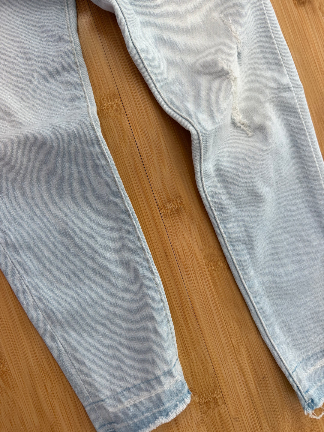 Zara Distressed Raw Edge Light Wash Button-Up Jeans – 7