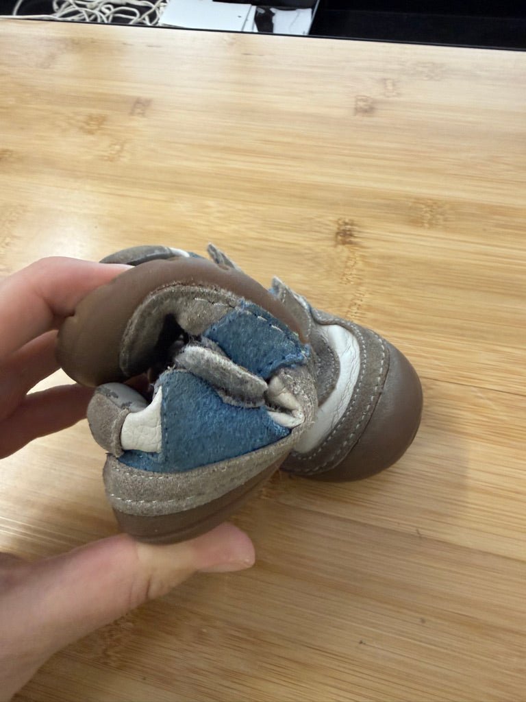Skechers Barefoot Style Velcro Shoes – 7 (EU 23) | Soft Flexible | Play - Nest and Sprout-Consignment