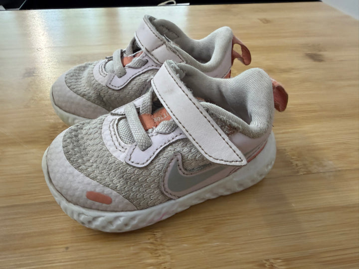 Nike Runner – EU 34 (US 3) | Pink | Play