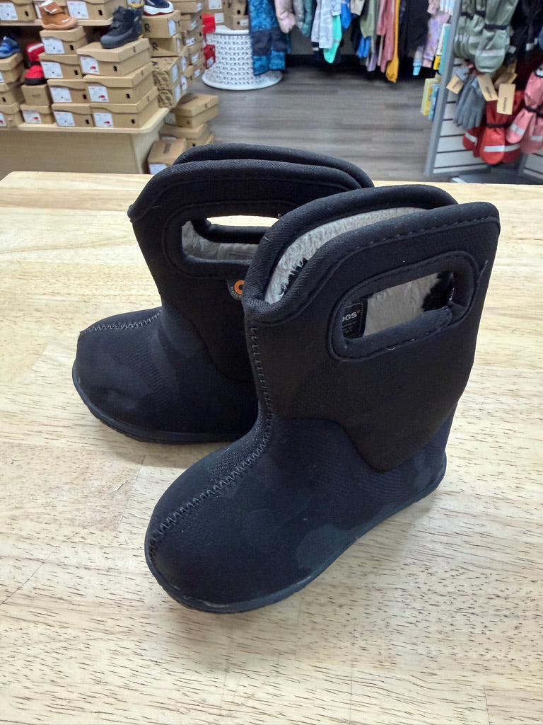 Baby Bogs Black Camo Boots – 4 | Minimal Wear