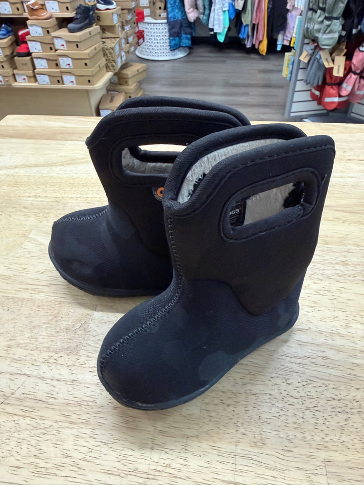 Baby Bogs Black Camo Boots – 4 | Minimal Wear
