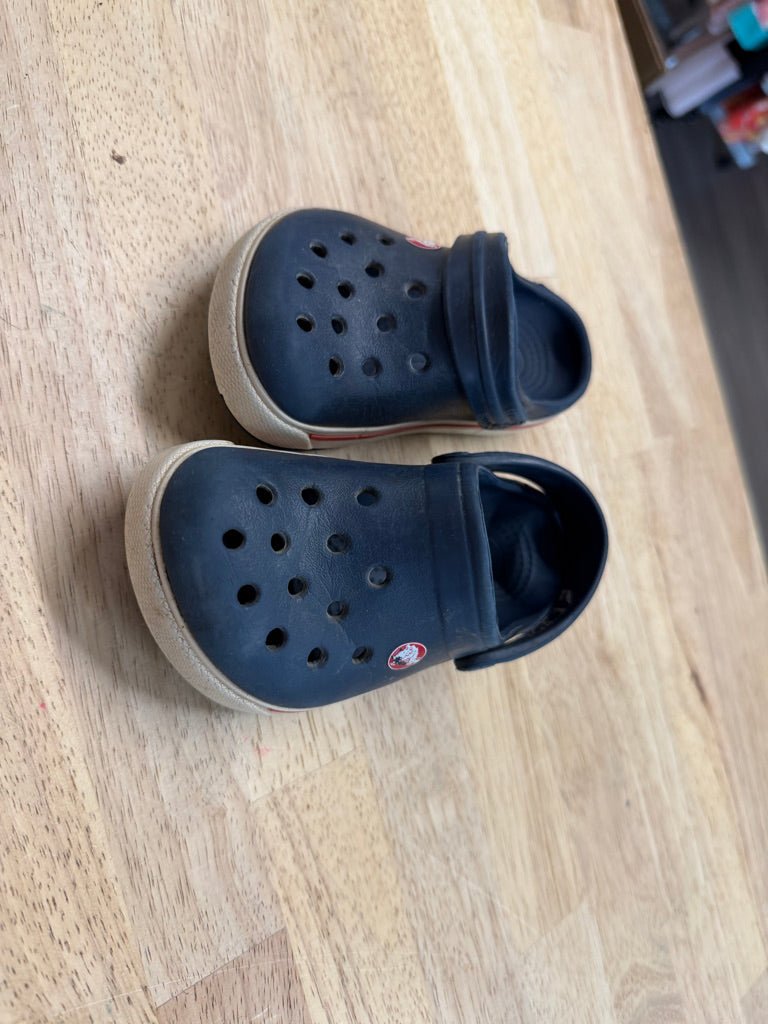 Crocs – 6/7 | Navy - Nest and Sprout - Consignment