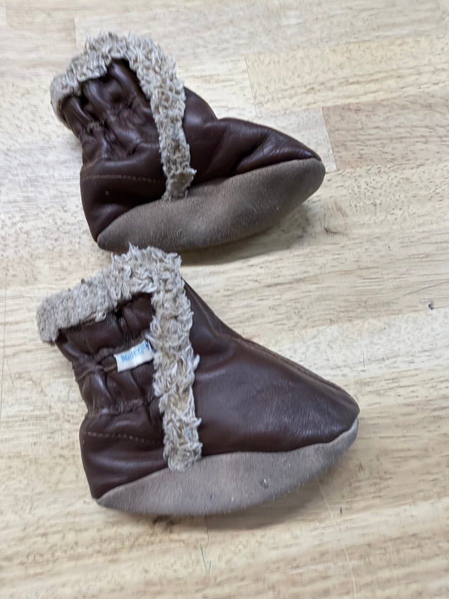 Robeez Bootie Slippers – 0-6 Months - Nest and Sprout-Consignment