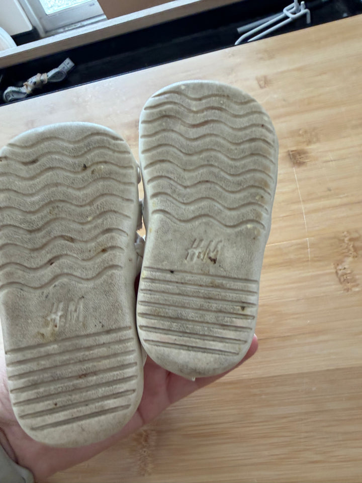 H&amp;M Sandals – 4 | White | Closed Toe | Braided