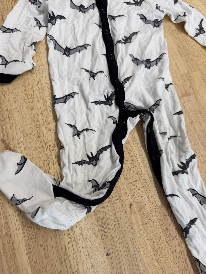 Kyte Baby Bats Footed Sleeper – 3–6M | White | Play