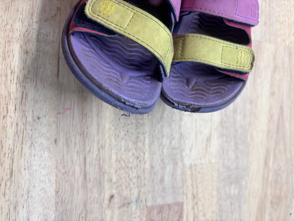 Native Strap Sandals – 7 estimated sizing