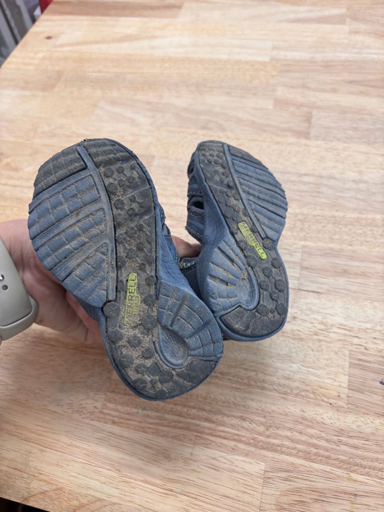 Merrell Size 6 Sandals imperfect, dirty - Nest and Sprout - Consignment