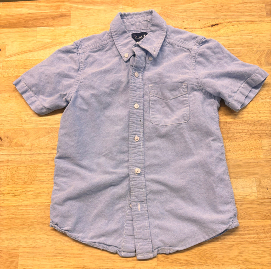 Children’s Place Size 7/8 Light Blue Button-Up Shirt imperfect
