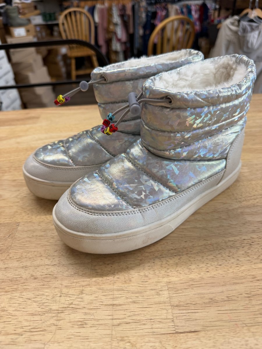 Justice Puffy Fleece Lined Boots – Size 3 | Holographic Silver - Nest and Sprout-Consignment