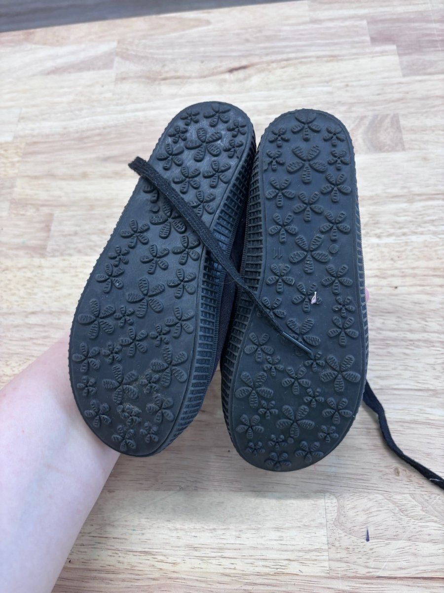 Joe Fresh Size 11 Canvas Tie - Up Shoes – Black - Nest and Sprout - Consignment