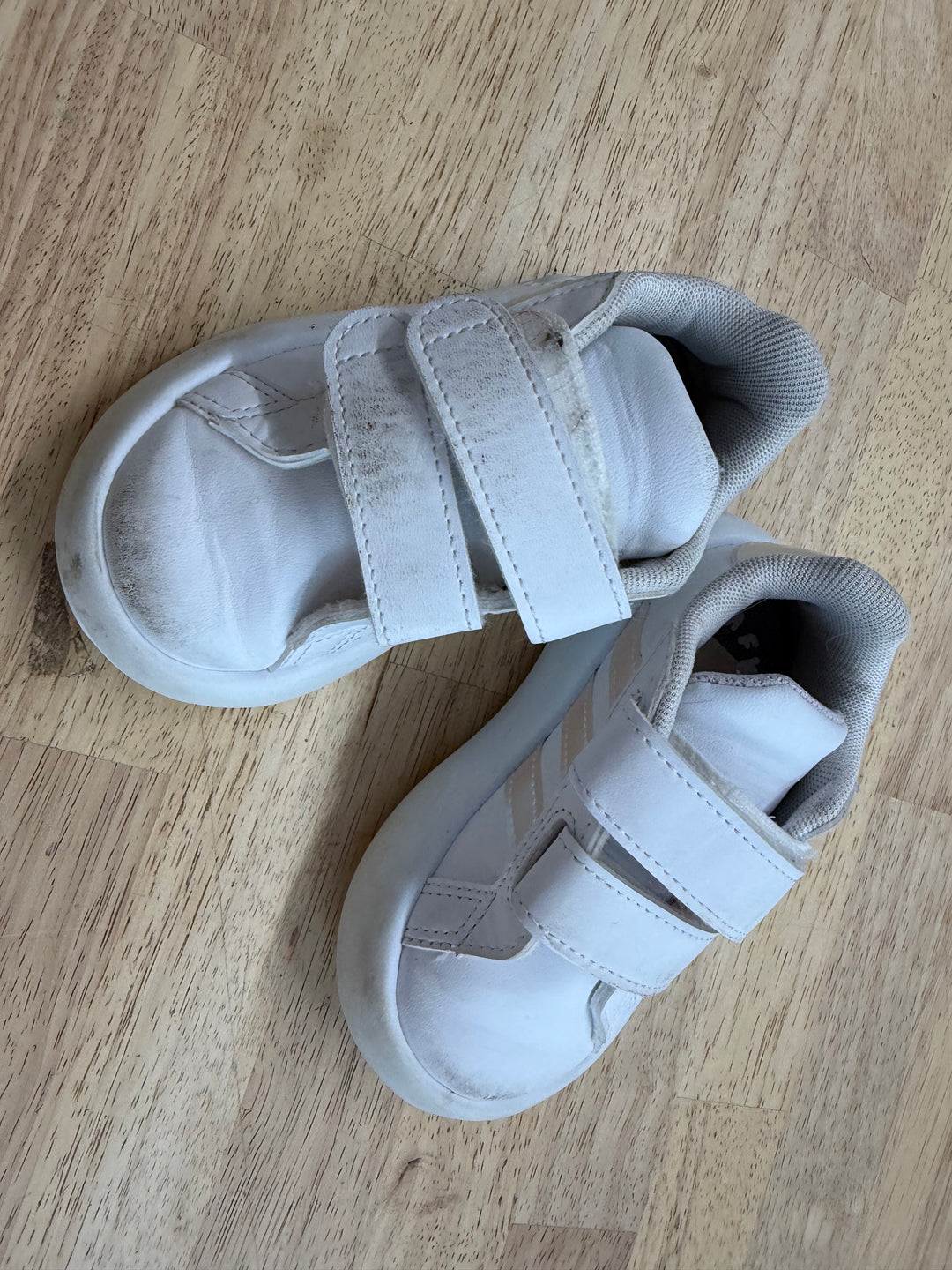 Adidas Comfy Bubble Velcro Shoes – 6 (EU 22) | White Pearlescent