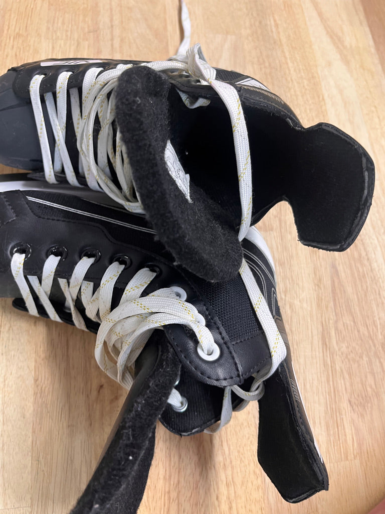 Vic Hockey Skates – Size 2