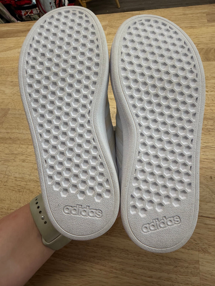 Adidas Sneaker – Junior 1 | White with Pearl Feature