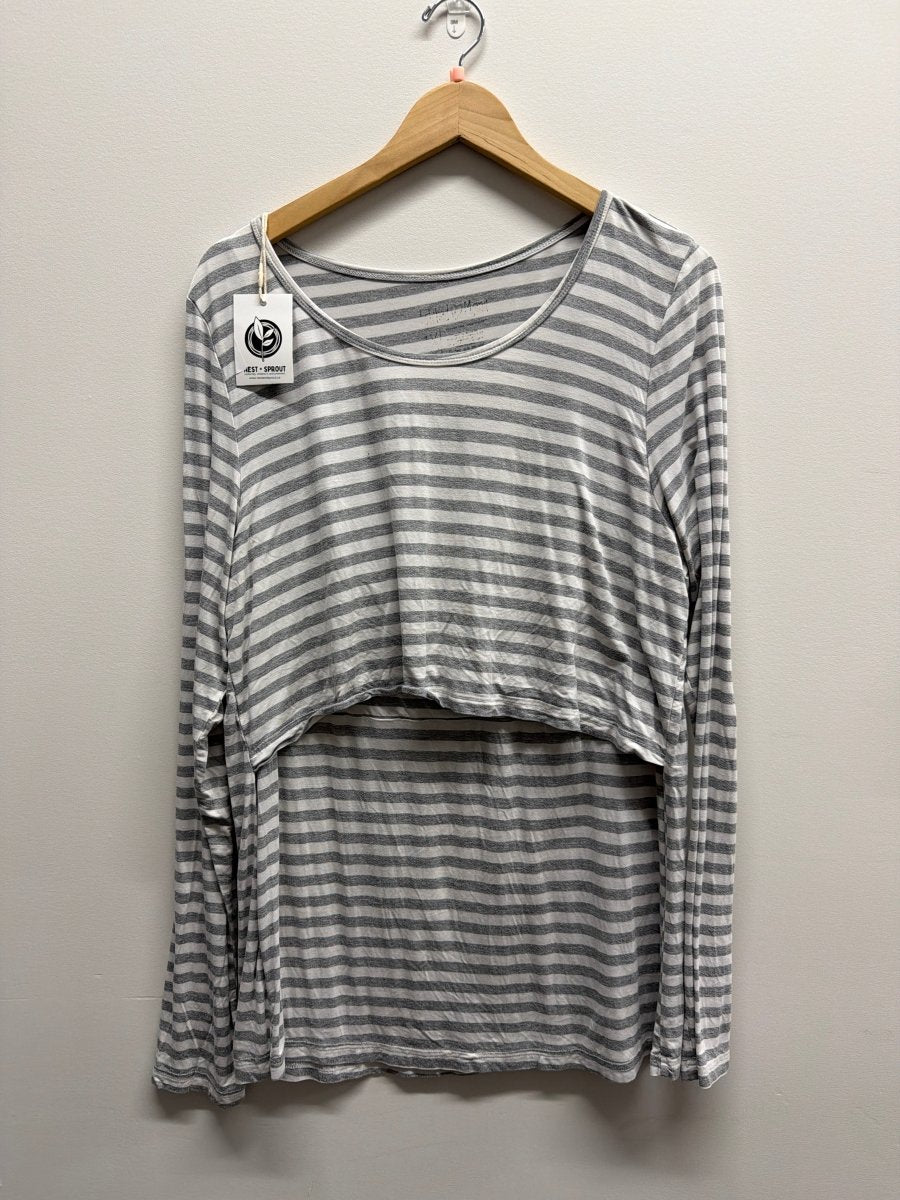 Latched Mama Lift - Up Nursing Shirt – Size 1X Grey with mama text - Nest and Sprout - Consignment