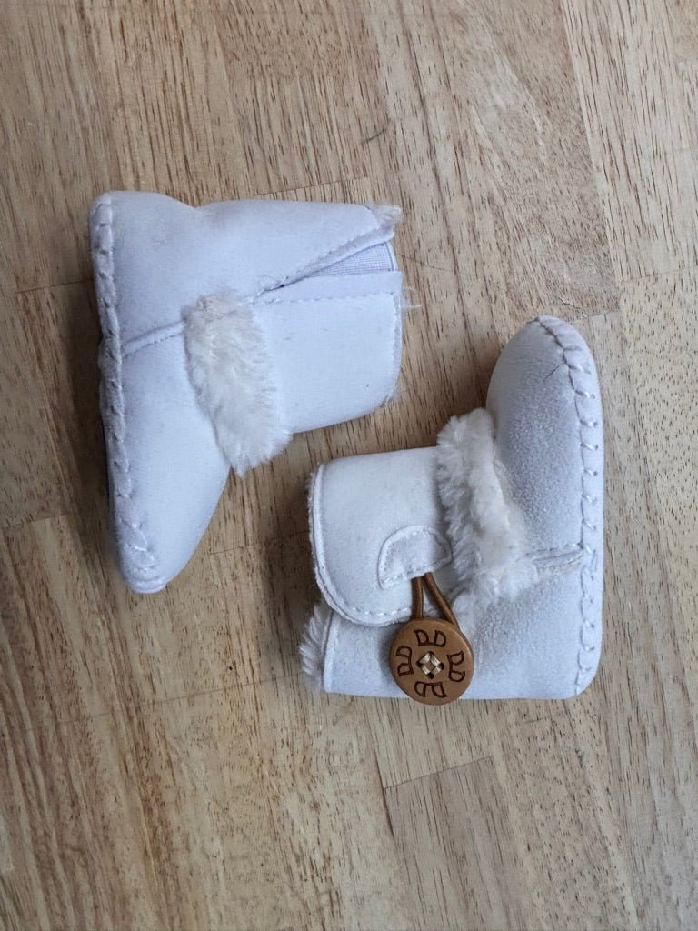 Early Walker Shoes – Size Infant(White/Blue, Sherpa Lined) - Nest and Sprout - Consignment