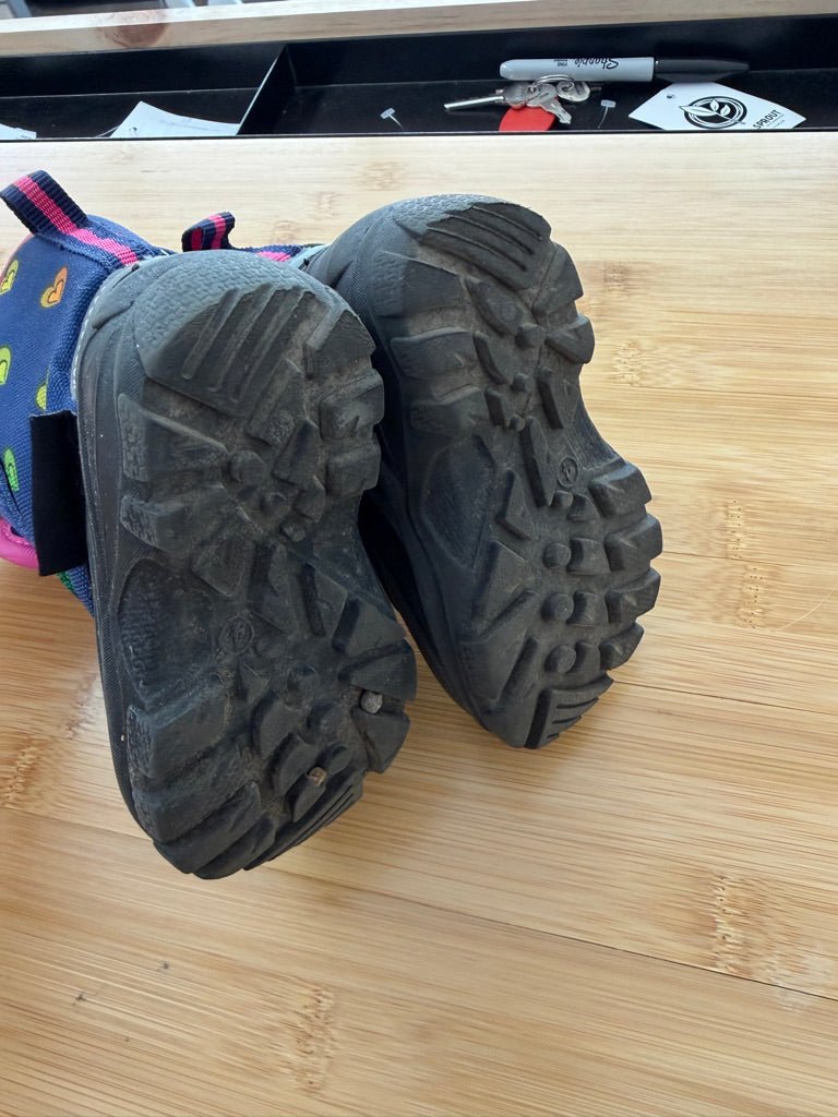 Snoboots Insulated Galosh Boots – 4 | Navy Hearts Pink Edging Velcro - Nest and Sprout-Consignment