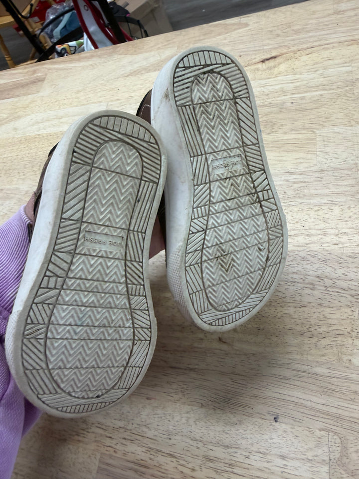 Joe Fresh Chestnut Velcro Sneaker – 6 | Play