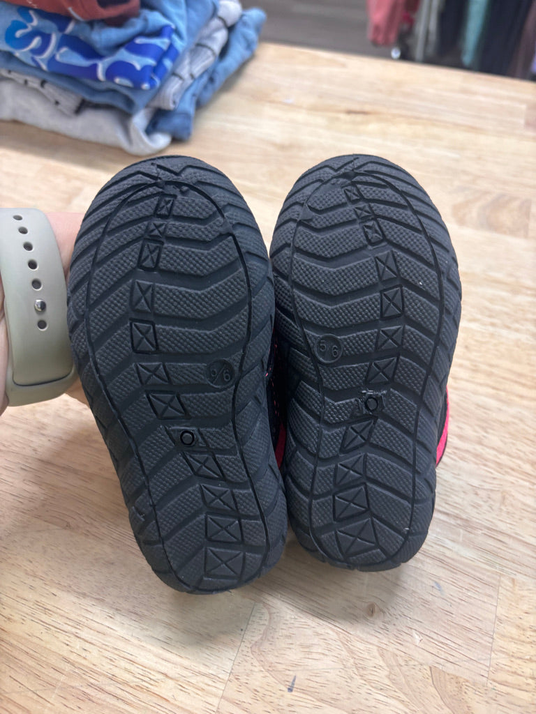 Athletic Works Water Shoes Size 5/6 Pink - LIKE NEW