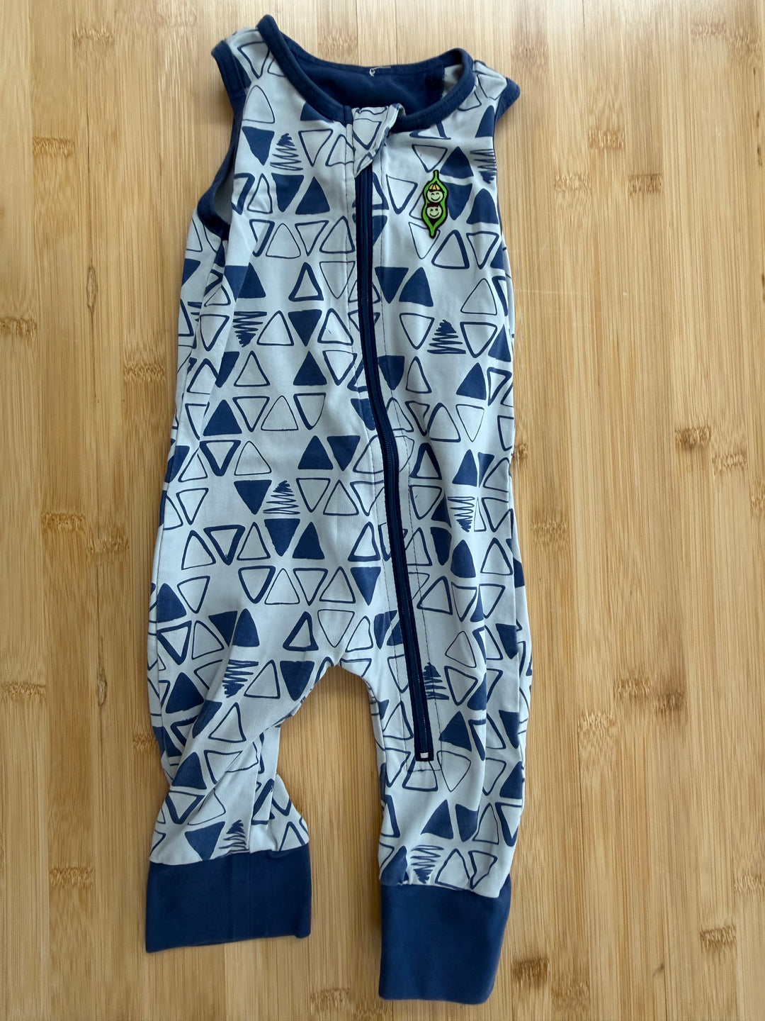 Peekaboo Beans Coolzie Geometric Triangle Sleeveless – 6–12M | Light & Dark Blue