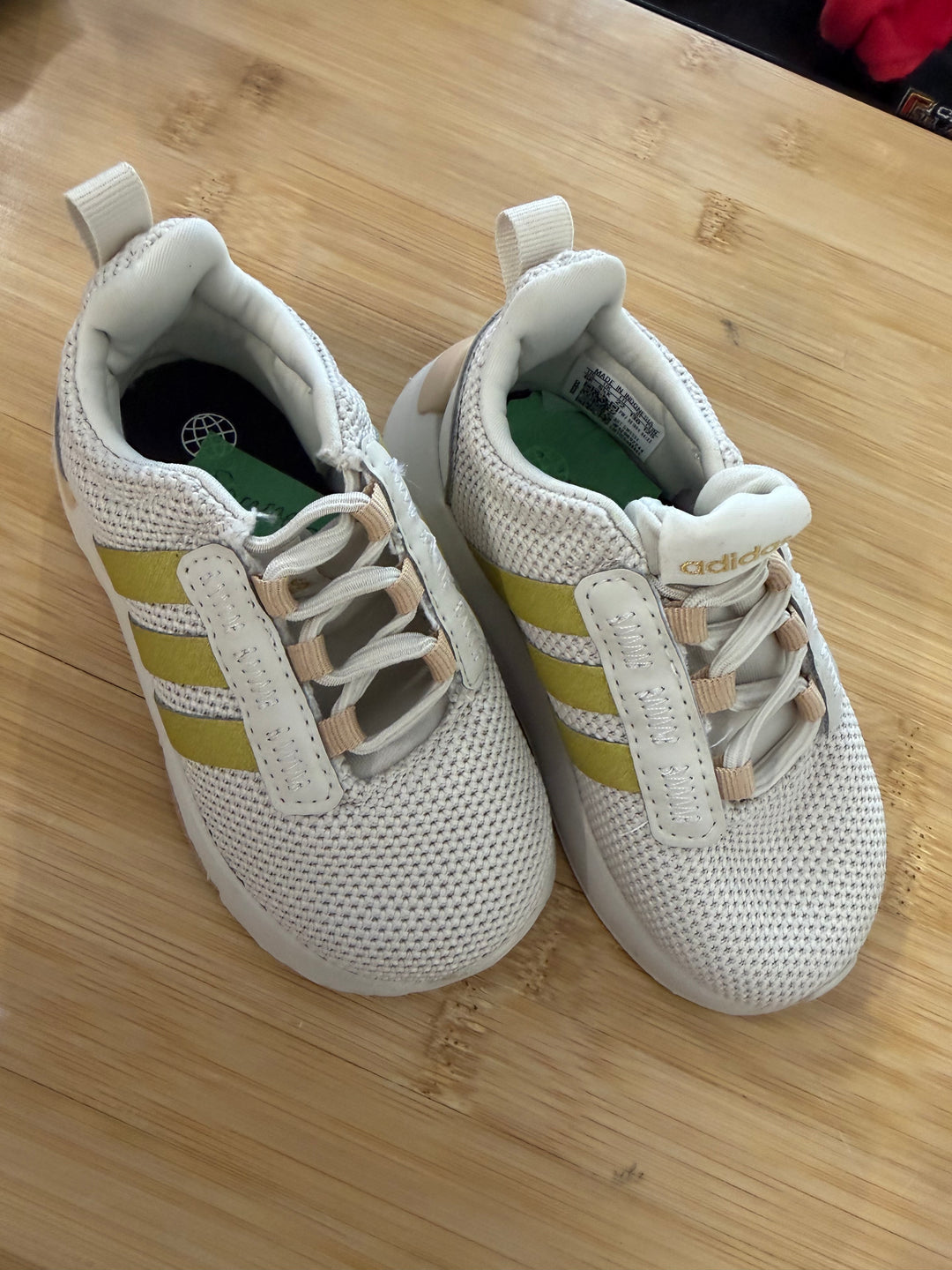 Adidas Cream Gold Stripe Sneaker – 7 | Excellent