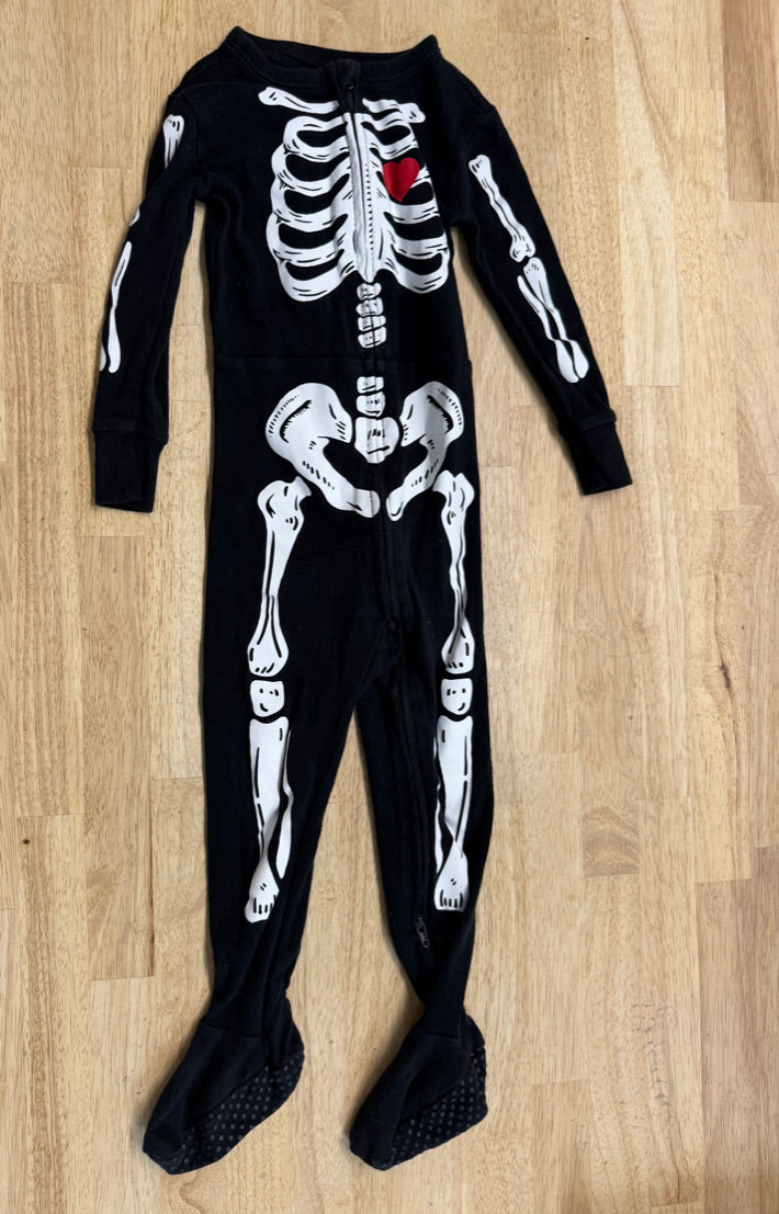 Old Navy Skeleton Graphic Sleeper – 18–24M | Long Sleeve Zipper | Holiday