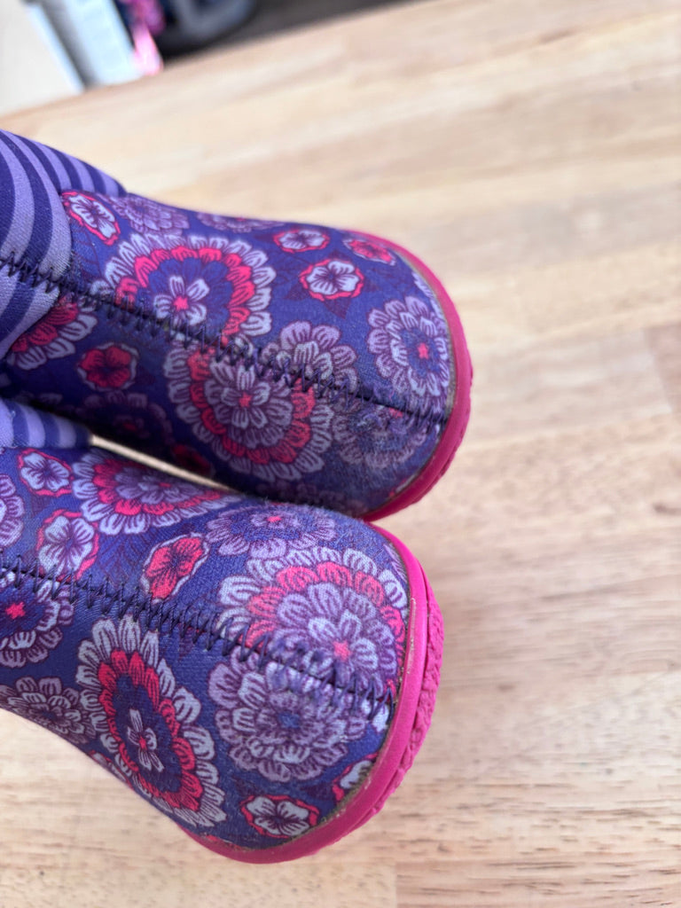 Bogs Size 4 Purple Floral Boots