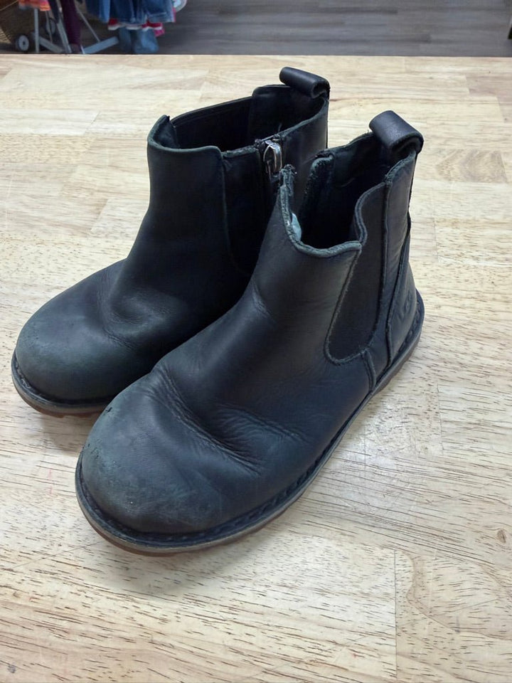 UGG Chelsea Boots – 10 | Black | Play - Nest and Sprout - Consignment
