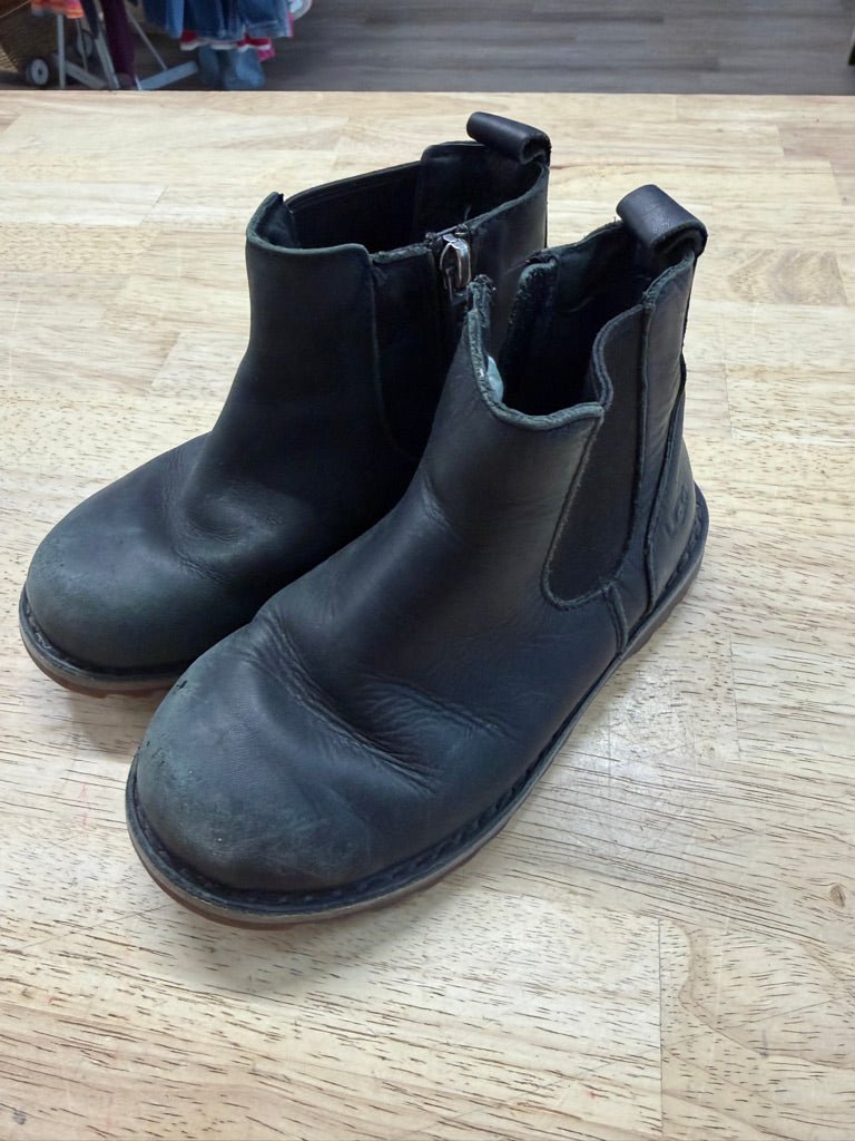 UGG Chelsea Boots – 10 | Black | Play - Nest and Sprout - Consignment