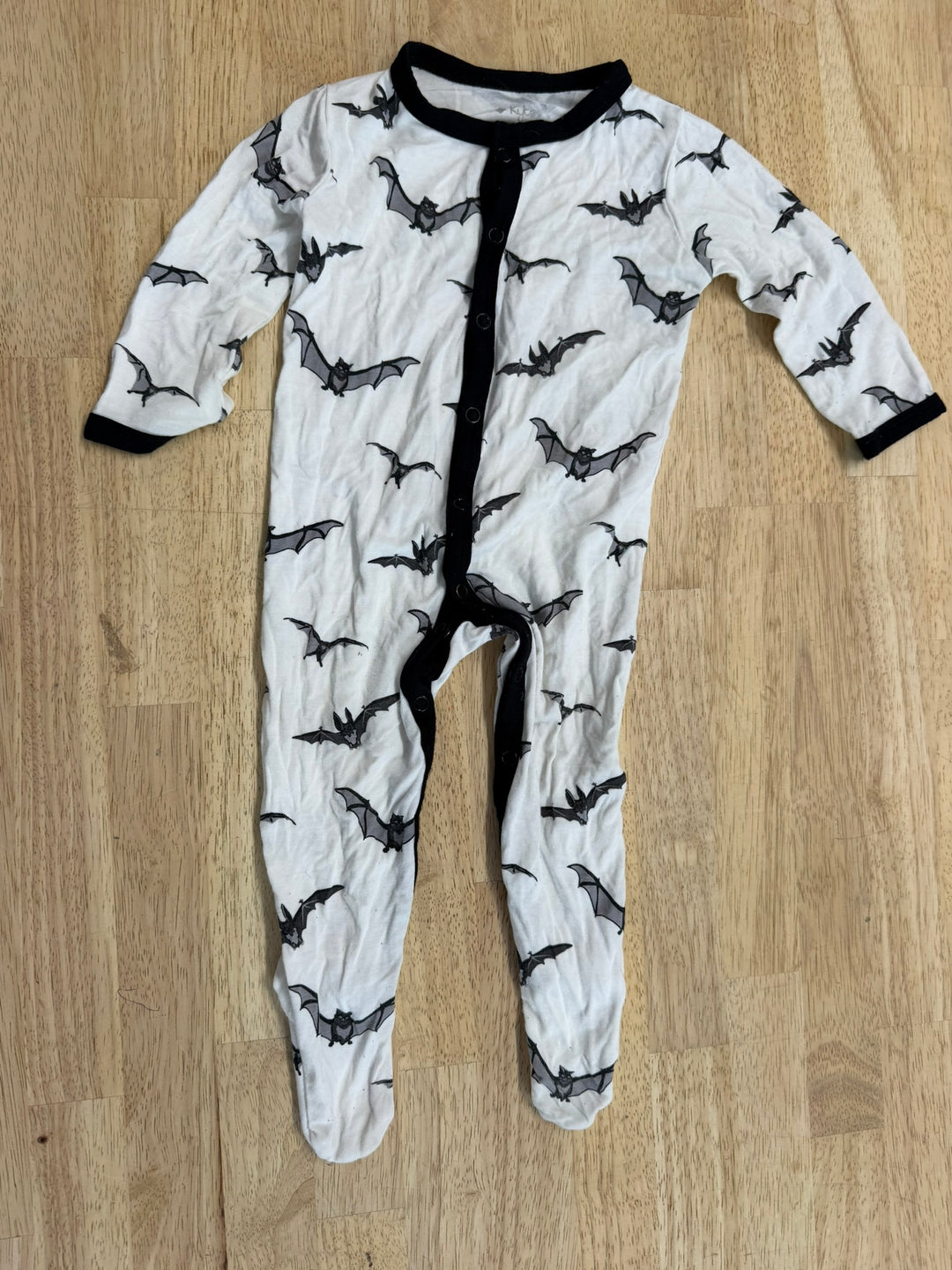 Kyte Baby Bats Footed Sleeper – 3–6M | White | Play