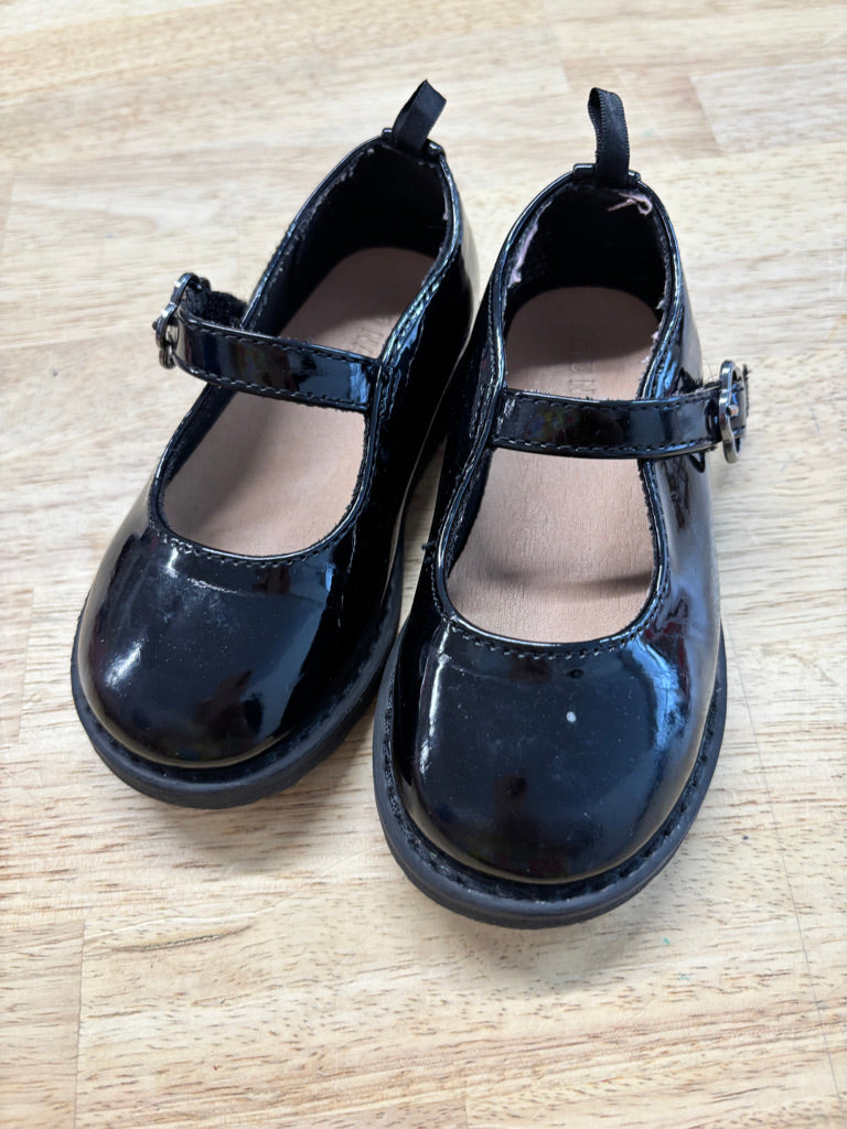 Old Navy Shiny Mary Jane Shoes – 7