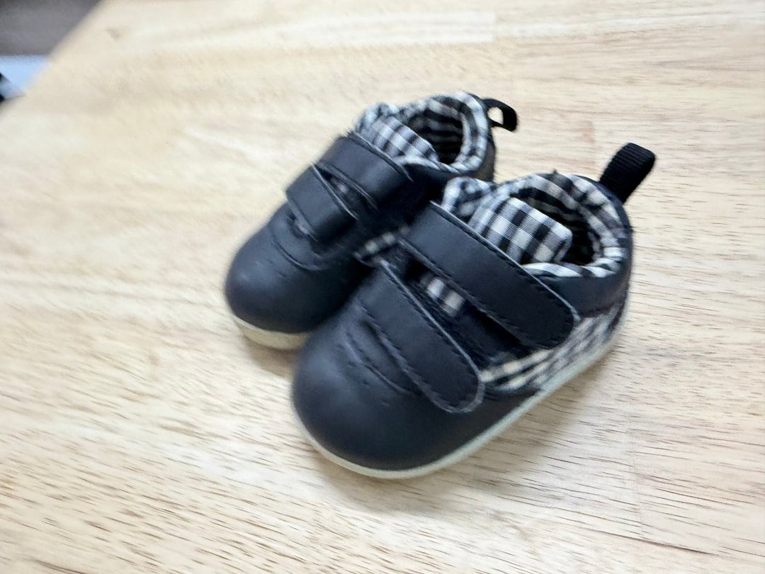 Joe Fresh Gingham Sneakers – 4 (EU 19) | Black Print - Nest and Sprout-Consignment