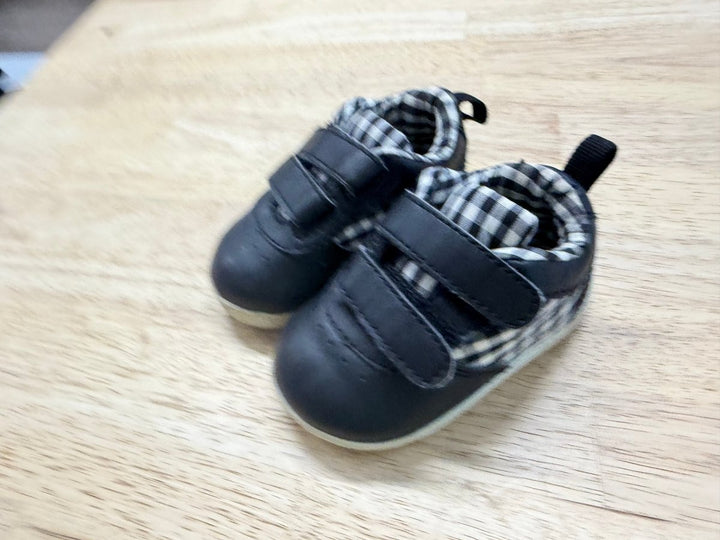 Joe Fresh Gingham Sneakers – 4 (EU 19) | Black Print - Nest and Sprout-Consignment