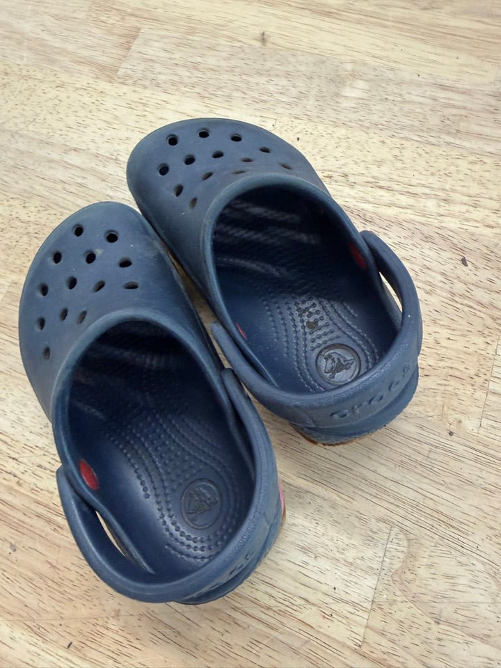 Crocs – 6/7 | Navy - Nest and Sprout - Consignment