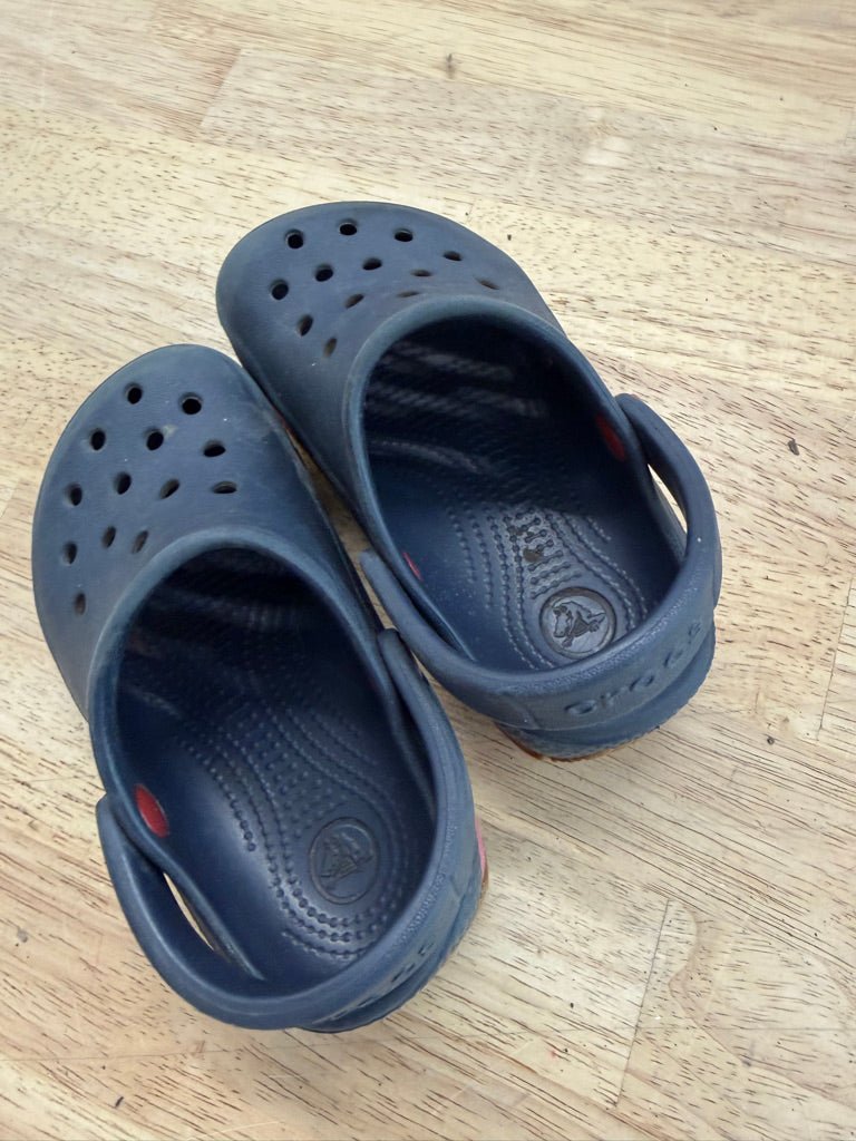 Crocs – 6/7 | Navy - Nest and Sprout - Consignment